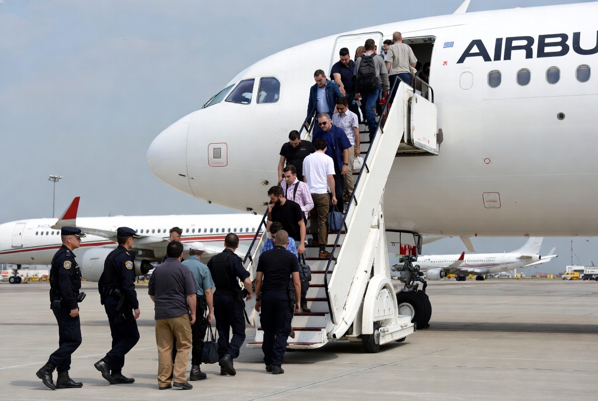 Deportation defense image in Brazilian immigration law